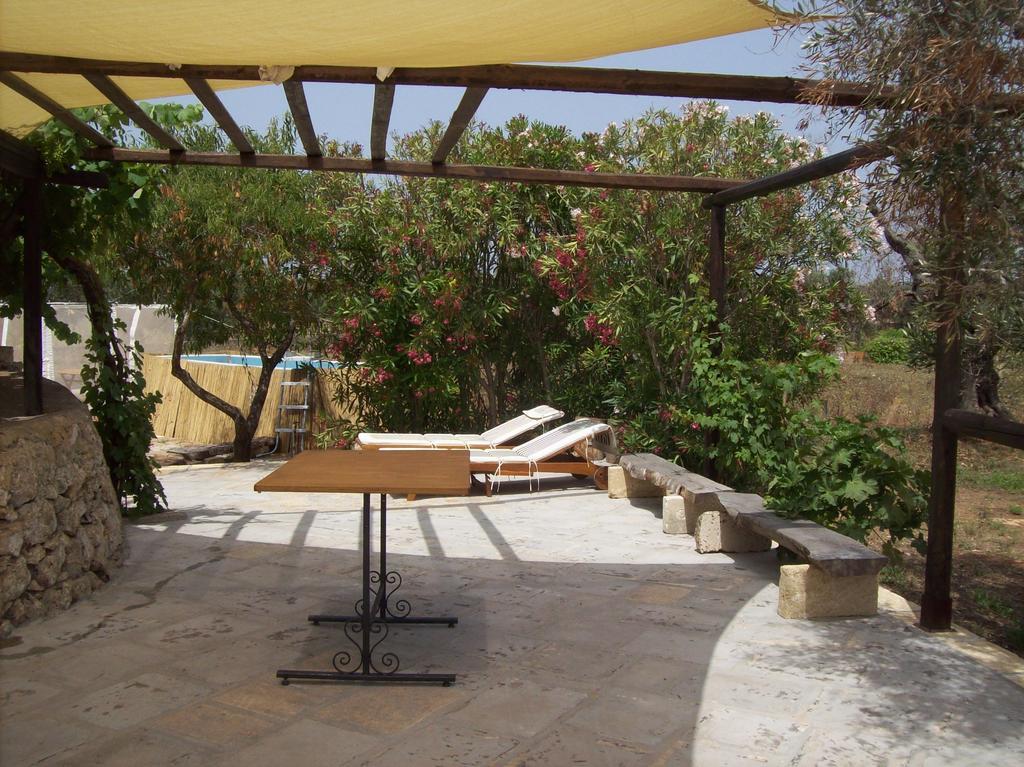 Trullo Contrada Stracca Guest House Alliste Eksteriør bilde